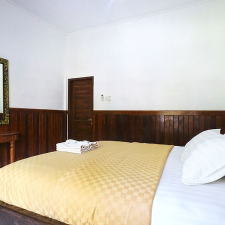 Puri Nusa Beach Hotel Batumadeg Экстерьер фото
