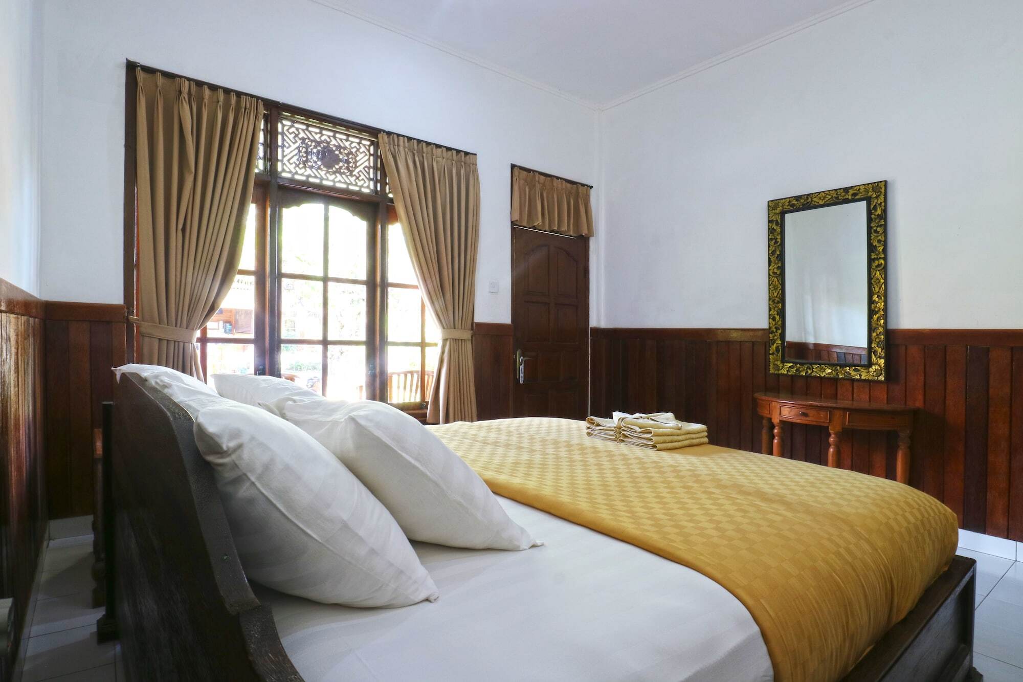 Puri Nusa Beach Hotel Batumadeg Экстерьер фото